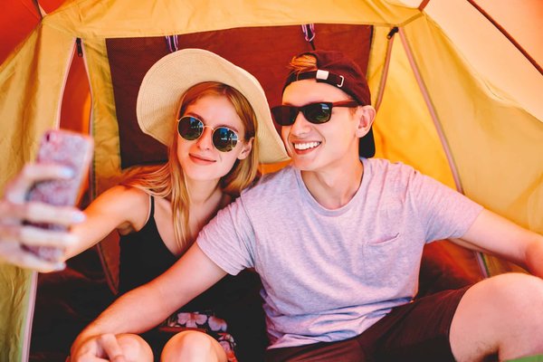 Quels campings du Groupe Tikayan sont adaptés pour des vacances en couple dans le Sud-Est ?